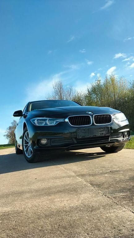 Gebraucht BMW 318 Advantage 150 PS (110 kW) 2017 Schwarz Limousine