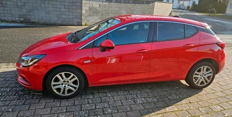 Gebraucht Opel Astra Dynamic 150 PS (110 kW) 2015 Rot Limousine
