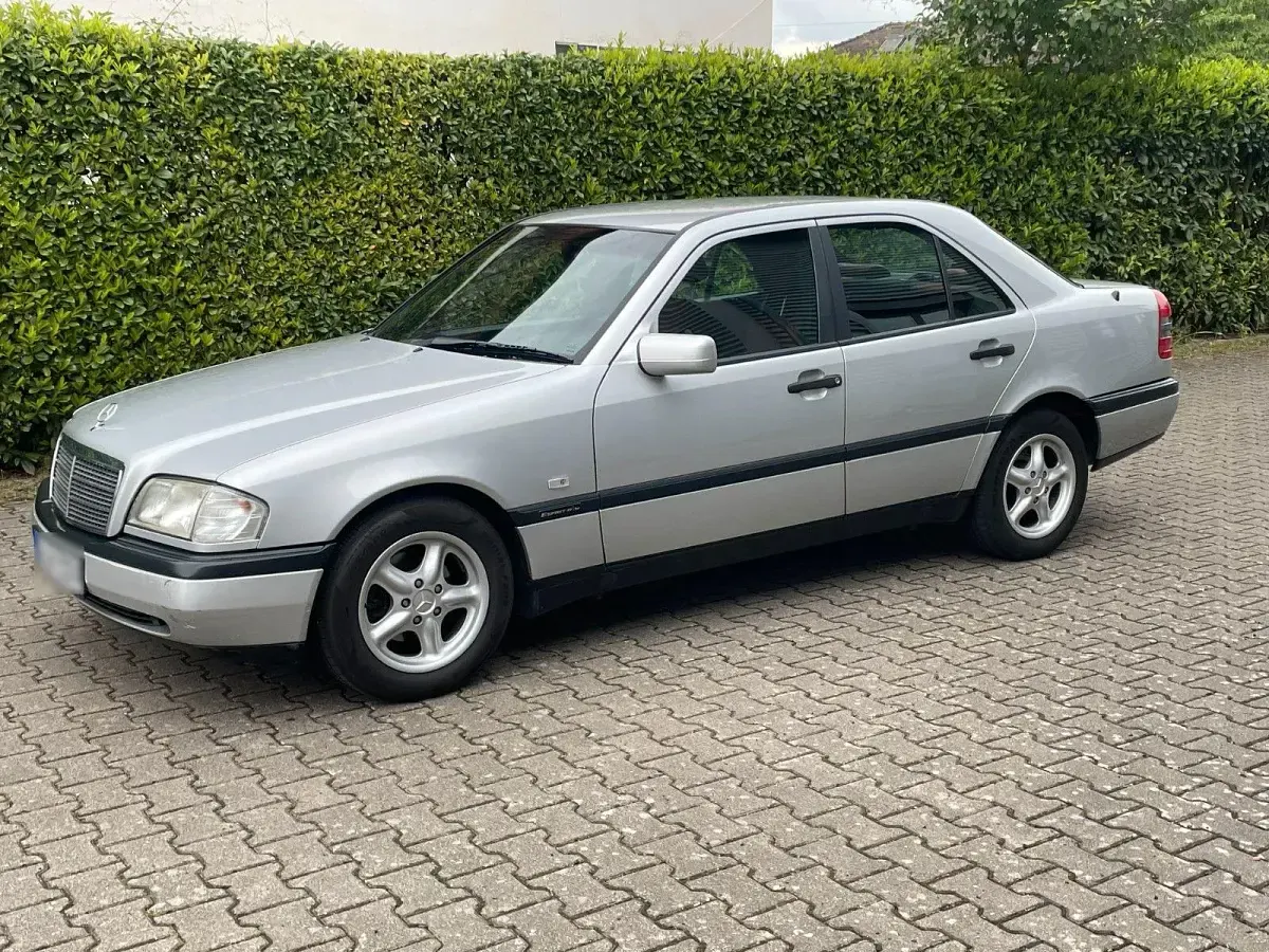 Gebraucht Mercedes C180 122 PS (89 kW) 1997 Silber Limousine