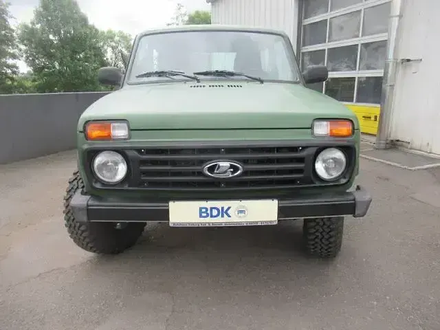 Gebraucht Lada niva 83 PS (61 kW) 2017 Grün SUV