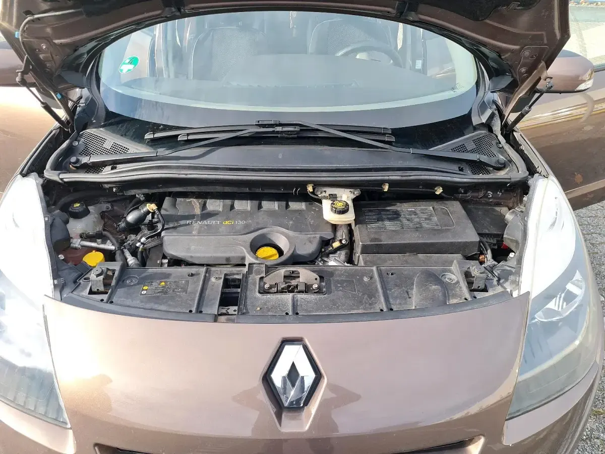 Gebraucht Renault Scénic III 130 PS (95 kW) 2011 Braun Limousine