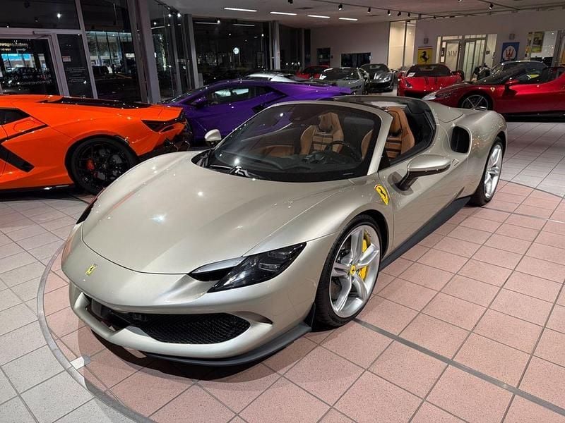 Gebraucht Ferrari 296 829 PS (609 kW) 2024 Grau Cabrio