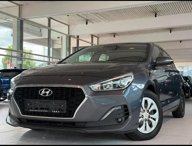 Gebraucht Hyundai i30 Select 116 PS (85 kW) 2019 Grau Kombi