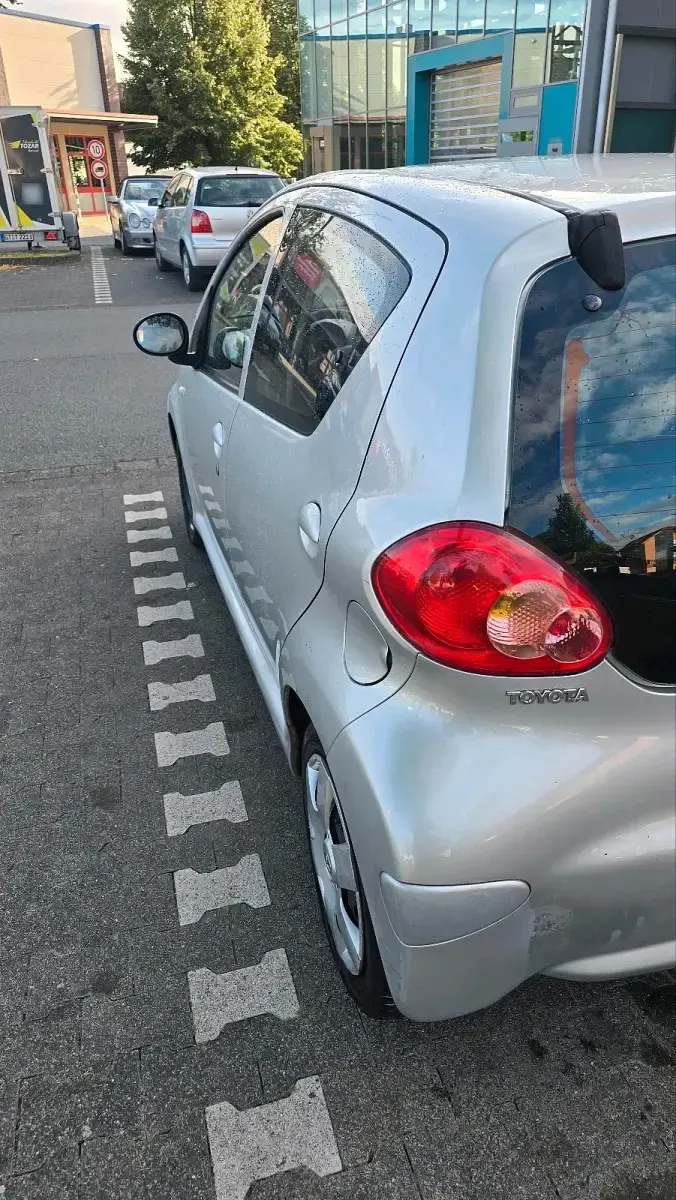 Gebraucht Toyota Aygo 68 PS (50 kW) 2006 Grau Kleinwagen