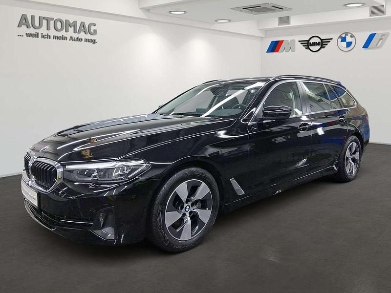 Schwarz ii Gebraucht 2021 BMW 520 Sport Line Kombi | 28.480 € (Guter Preis) - Bild 1/4