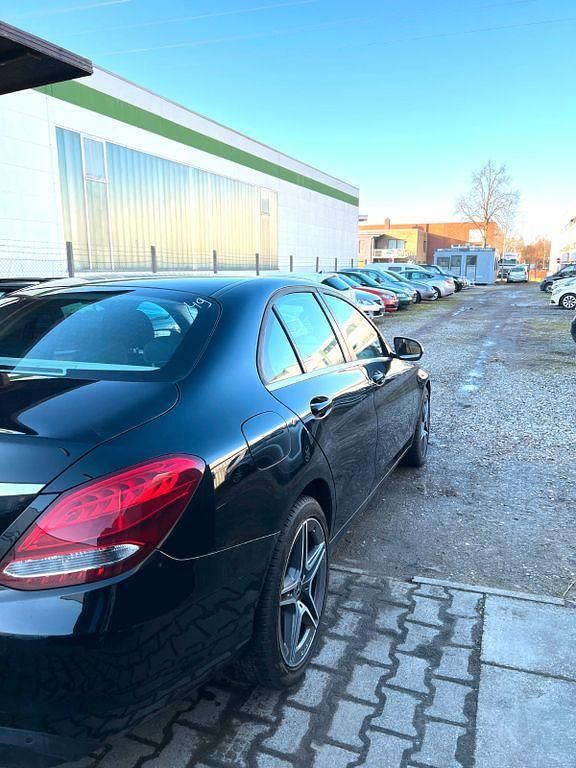 Gebraucht Mercedes C180 116 PS (85 kW) 2015 Schwarz Limousine
