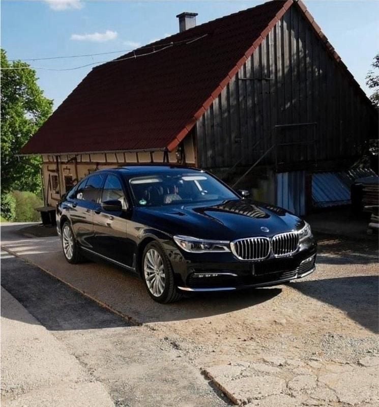 Gebraucht BMW 740 326 PS (239 kW) 2018 Schwarz Limousine