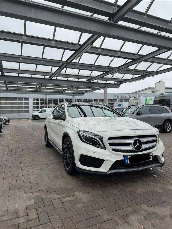Gebraucht Mercedes GLA250 AMG 211 PS (155 kW) 2016 Weiß SUV