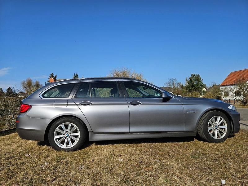 Gebraucht BMW 520 184 PS (135 kW) 2012 Grau Kombi