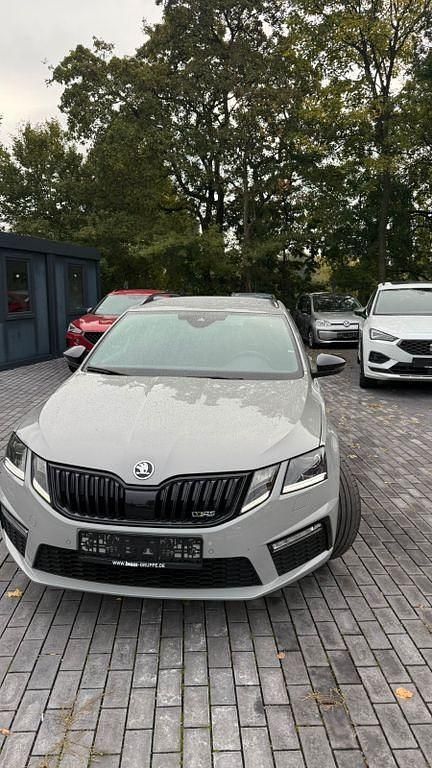 Grau Gebraucht 2020 Skoda Octavia RS Kombi | 20.900 € (Fairer Preis) - Bild 1/4