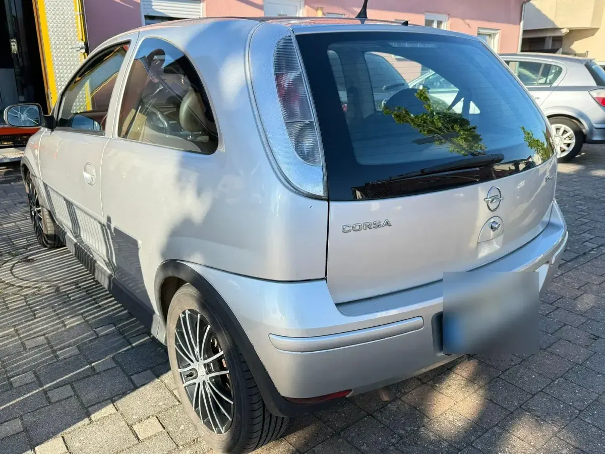 Gebraucht Opel Corsa 80 PS (58 kW) 2006 Silber Kleinwagen