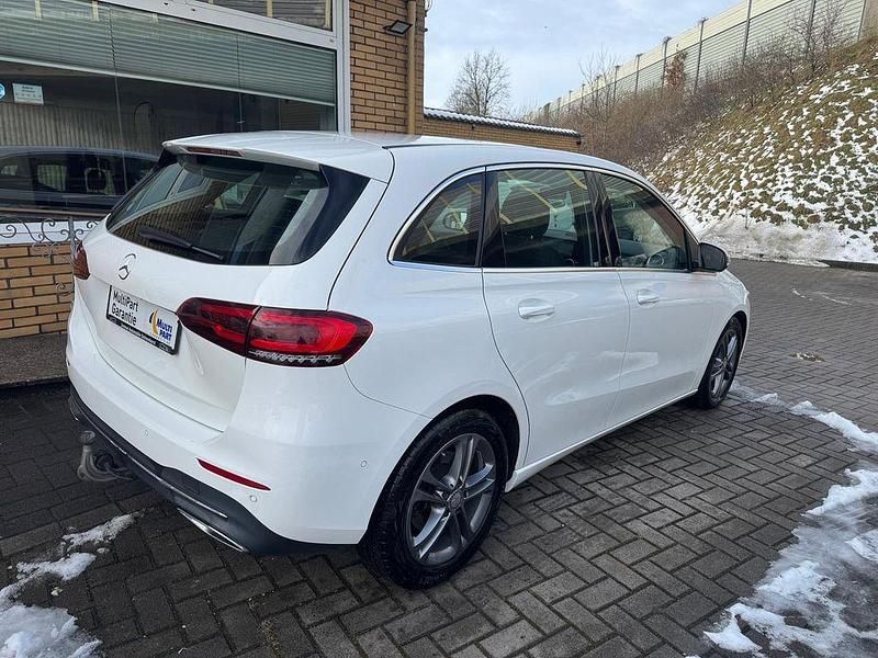 Gebraucht Mercedes B220 190 PS (139 kW) 2019 Weiß Van / Kleinbus