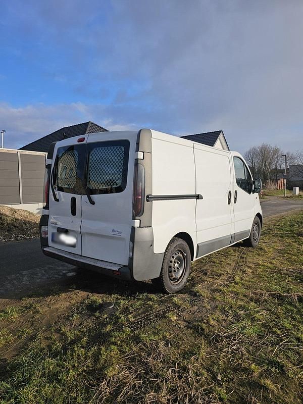 Gebraucht Opel Vivaro 101 PS (74 kW) 2006 Weiß Van / Kleinbus