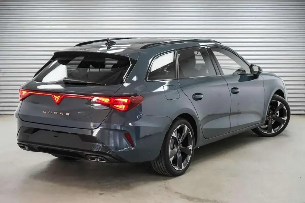 Neu Cupra Leon 150 PS (110 kW) 2026 Fjord blau uni (9k) Kombi