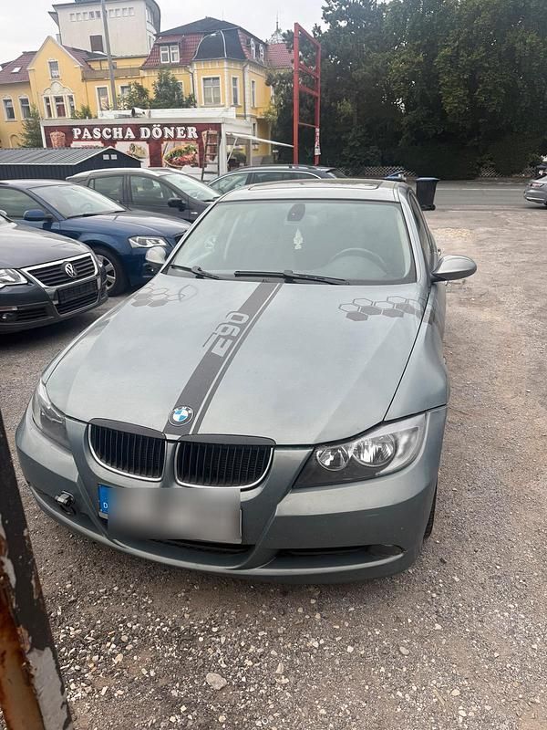 Grau Gebraucht 2005 BMW 320 Limousine | 1.300 € (Superpreis) - Bild 1/4