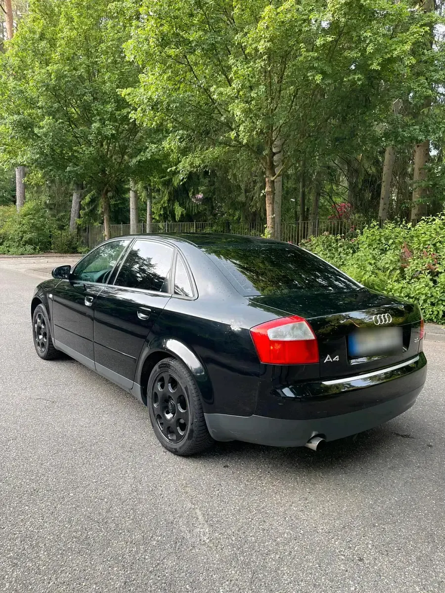 Gebraucht Audi A4 96 PS (70 kW) 2001 Schwarz Kleinwagen