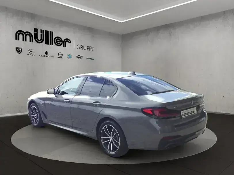 Gebraucht BMW 530e Sport Line 292 PS (214 kW) 2022 Berninagrau bernsteineffekt (metallic) Limousine
