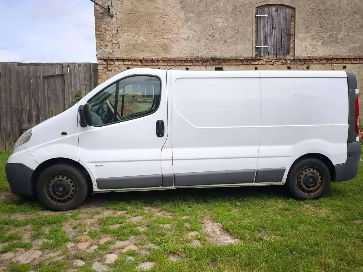 Gebraucht Opel Vivaro 114 PS (83 kW) 2012 Weiß Van / Kleinbus
