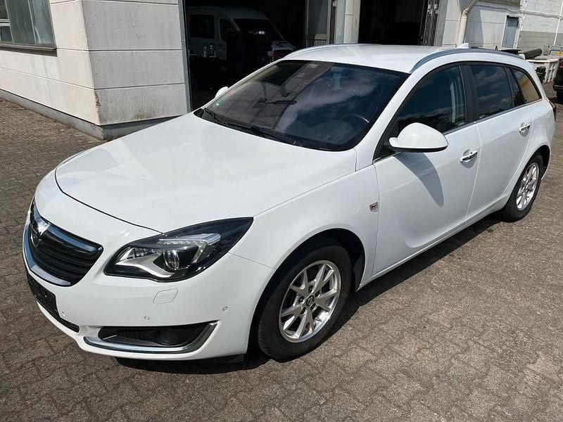 Weiß Gebraucht 2016 Opel Insignia Limousine | 5.980 € (Guter Preis) - Bild 1/4