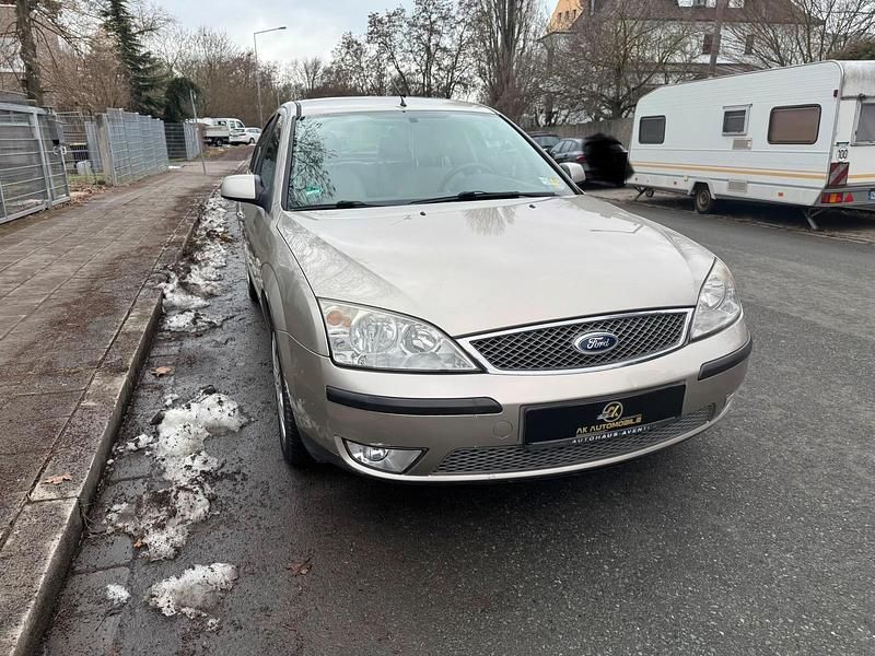 Gebraucht Ford Mondeo 145 PS (106 kW) 2005 Gold Limousine