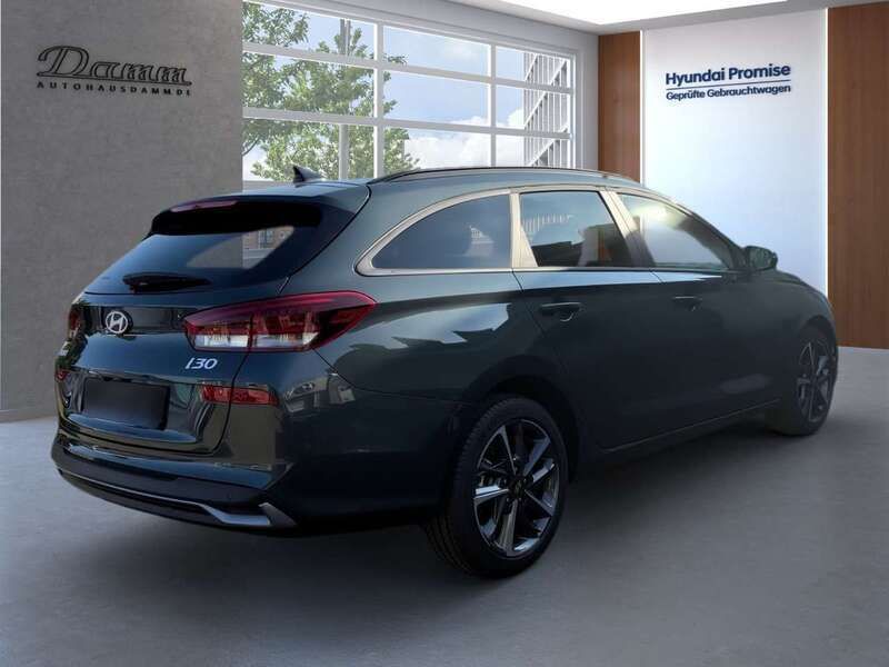 Gebraucht Hyundai i30 101 PS (74 kW) 2025 Cypress green / mic Kombi