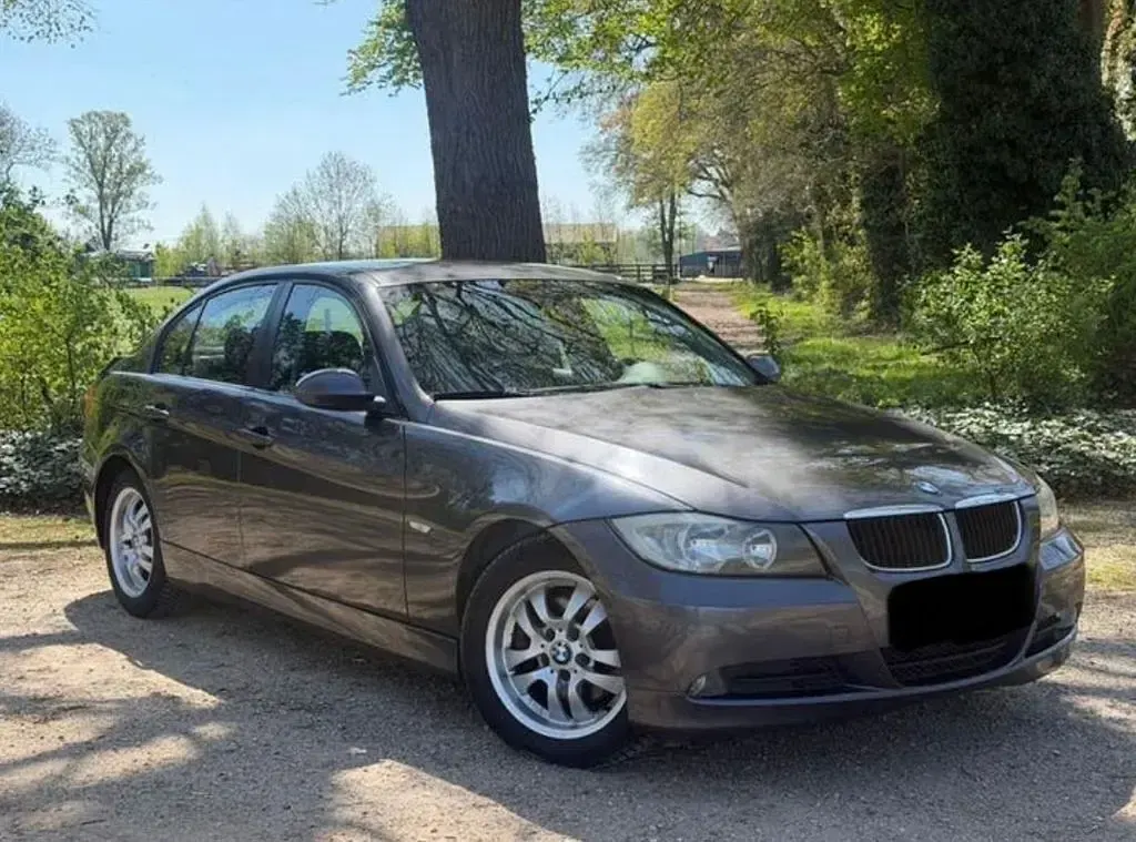 Gebraucht BMW 320 163 PS (119 kW) 2005 Grau Limousine