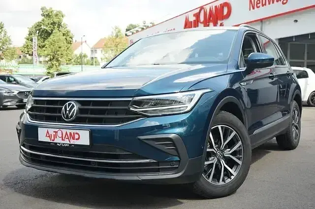 Gebraucht VW Tiguan Life 150 PS (110 kW) 2020 Blau SUV