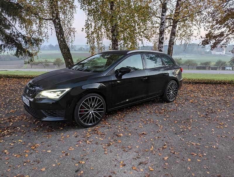 Schwarz Gebraucht 2016 Seat Leon Cupra 290 Kombi | 18.150 € (Fairer Preis) - Bild 1/4