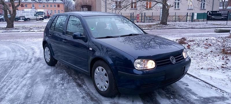 Blau Gebraucht 2002 VW Golf Limousine | 1.699 € (Fairer Preis) - Bild 1/4
