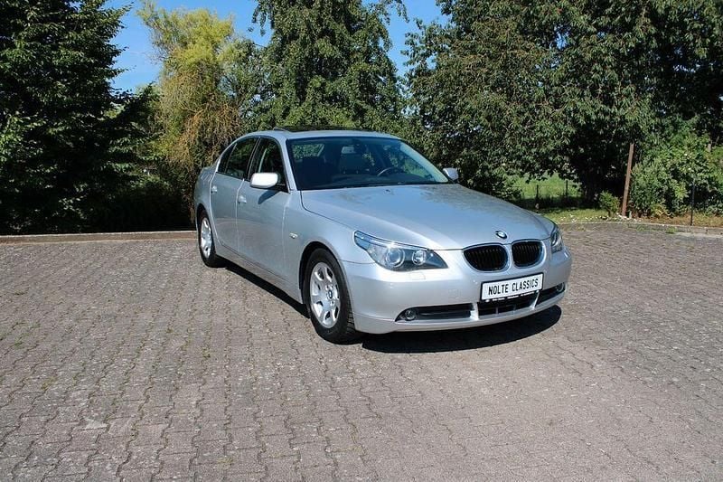 Silber Gebraucht 2004 BMW 520 Limousine | 9.890 € - Bild 1/4