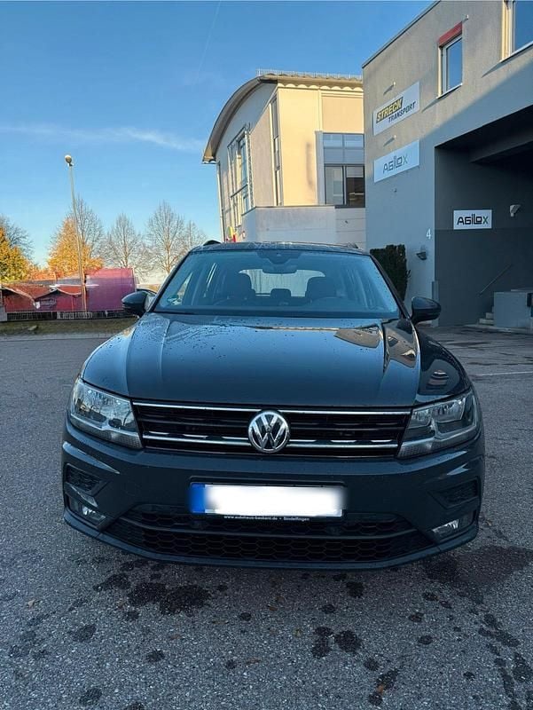 Grau Gebraucht 2019 VW Tiguan SUV | 17.500 € (Superpreis) - Bild 1/4