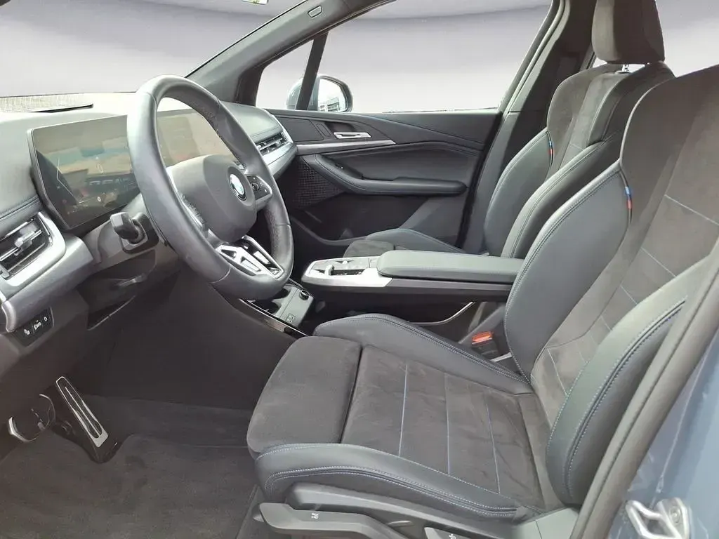 Gebraucht BMW 220 Active Tourer Performance 170 PS (125 kW) 2025 Silber Van / Kleinbus
