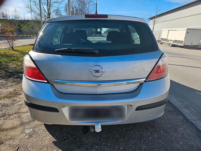 Gebraucht Opel Astra 101 PS (74 kW) 2005 Silber Limousine