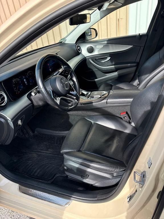 Gebraucht Mercedes E200 160 PS (117 kW) 2023 Beige Limousine