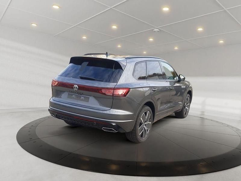 Neu VW Touareg R-line 286 PS (210 kW) 2025 Grau SUV