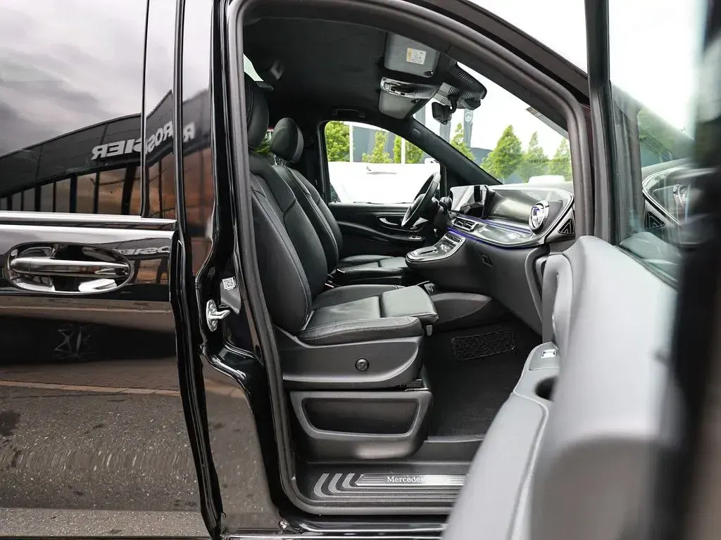 Gebraucht Mercedes V250 Exclusive 190 PS (139 kW) 2025 Schwarz / obsidianschwarz Van / Kleinbus