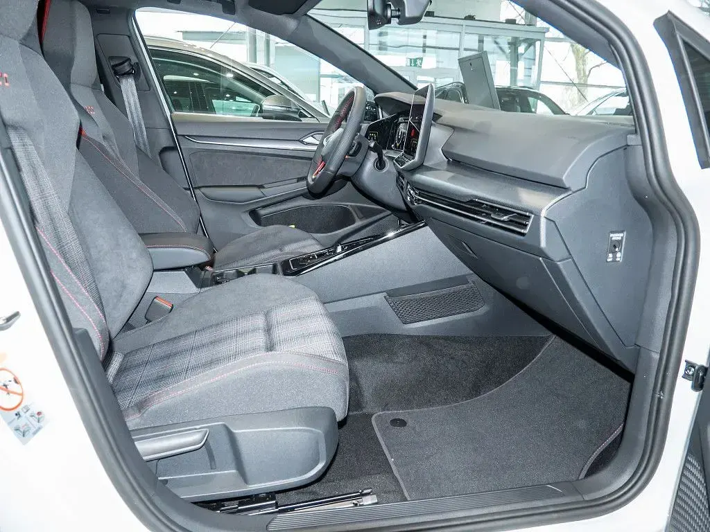 Neu VW Golf VIII GTI 265 PS (194 kW) 2026 Weiss / pure white Limousine