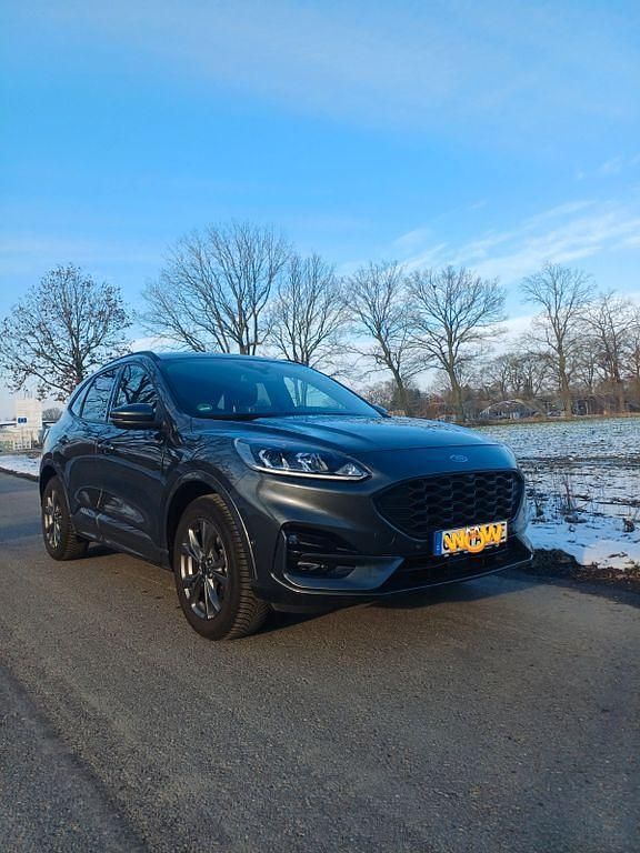 Gebraucht Ford Kuga ST-Line 224 PS (164 kW) 2024 Grau SUV