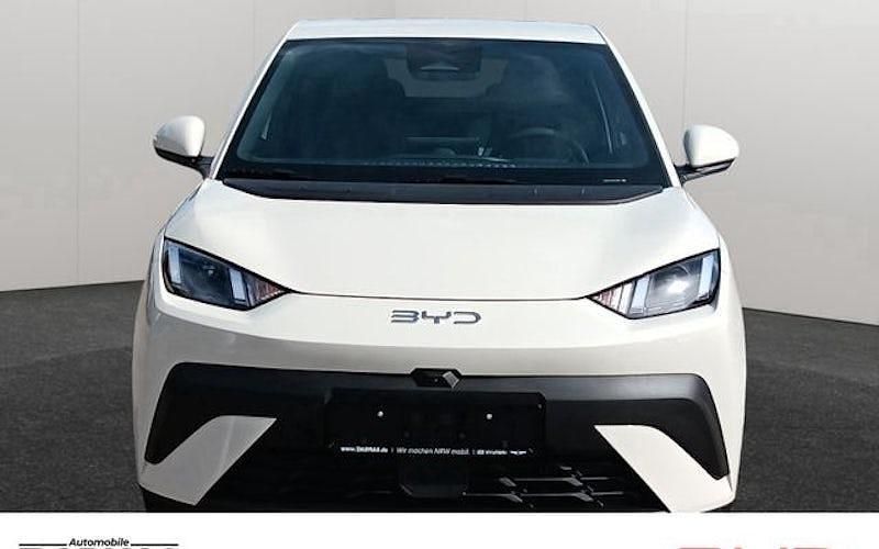 Gebraucht BYD Dolphin Surf Comfort 114 kW (156 PS) 2025 Weiß Kleinwagen