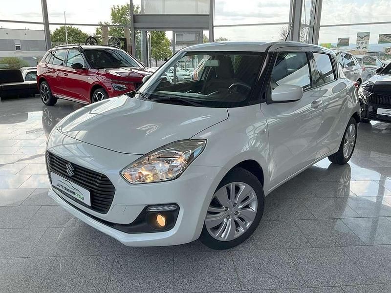 Weiß Gebraucht 2018 Suzuki Swift Kleinwagen | 11.890 € (Etwas zu teuer) - Bild 1/4