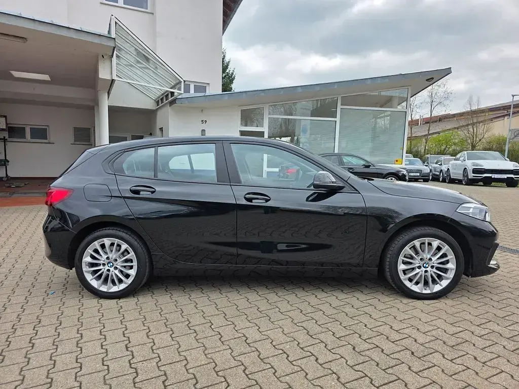 Gebraucht BMW 120 Advantage 190 PS (139 kW) 2023 Saphirschwarz Kleinwagen