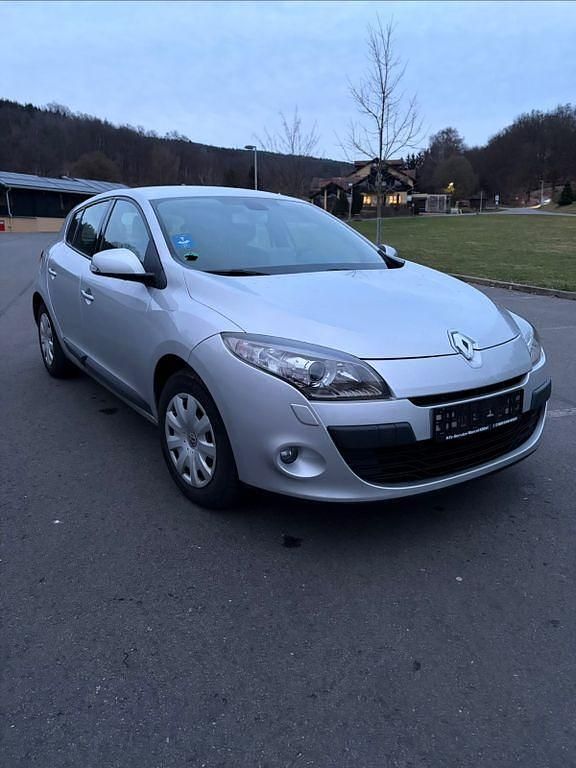 Gebraucht Renault Mégane 110 PS (80 kW) 2009 Silber Limousine