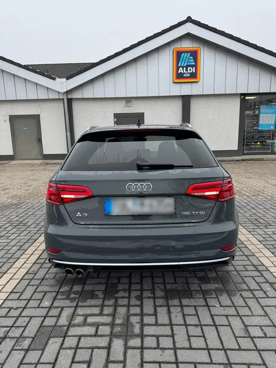 Gebraucht Audi A3 Sportback 150 PS (110 kW) 2019 Grau Kleinwagen