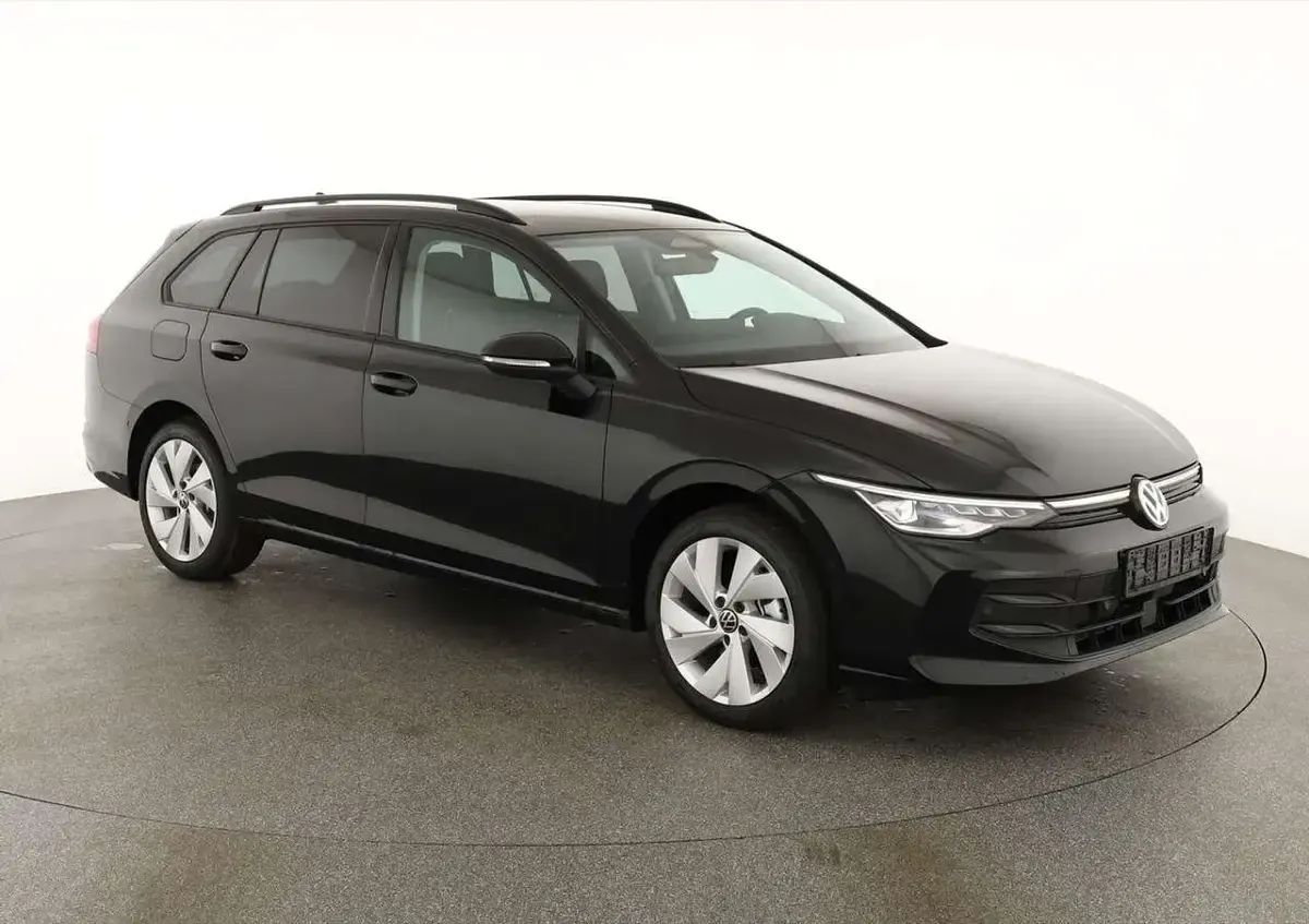 Neu VW Golf VIII Life 150 PS (110 kW) 2026 Mythosschwarz metallic Kombi