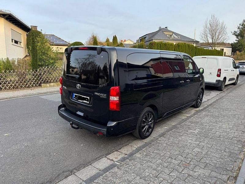Gebraucht Toyota Proace Executive 177 PS (130 kW) 2019 Schwarz Van / Kleinbus