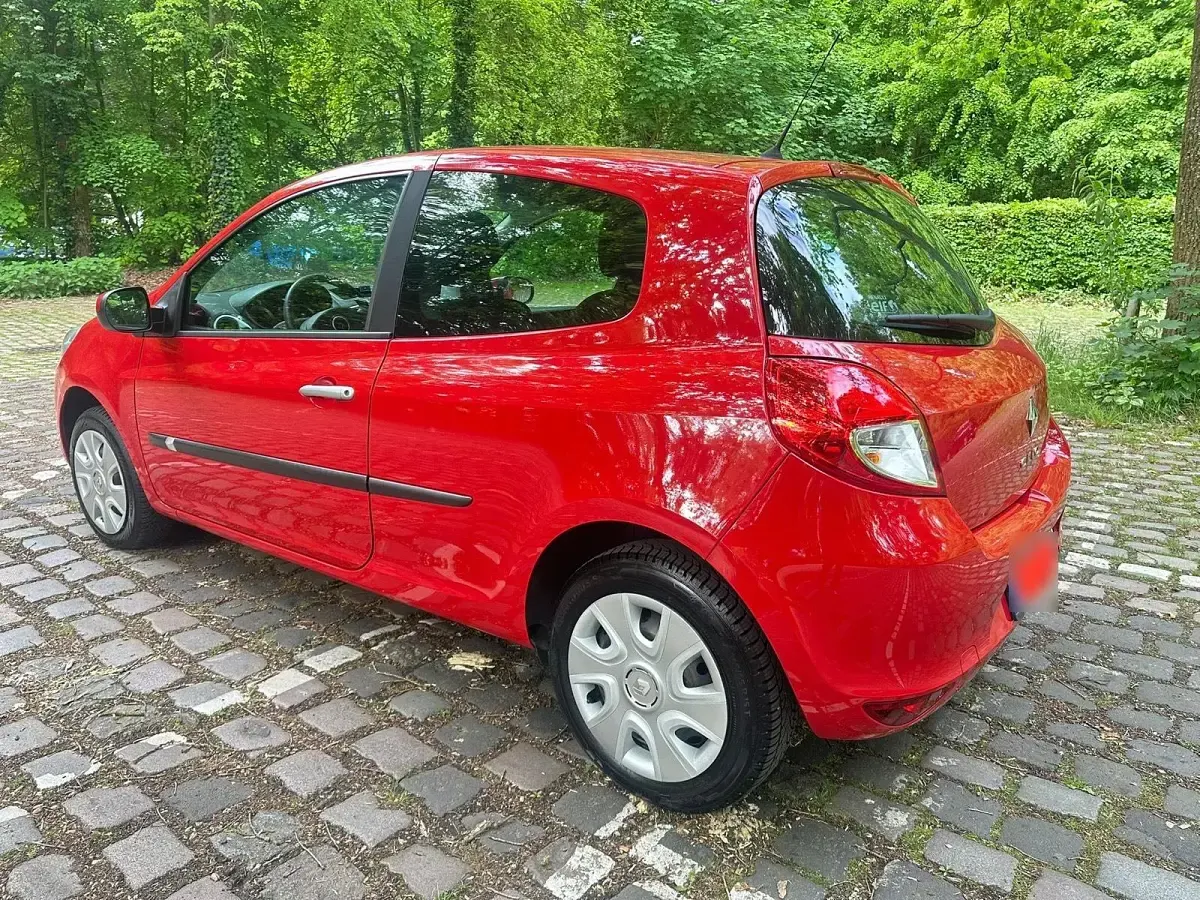 Brugt Renault Clio II 75 HK (55 kW) 2011 Rød Hatchback