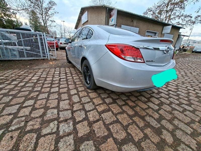 Gebraucht Opel Insignia 140 PS (102 kW) 2011 Silber Limousine