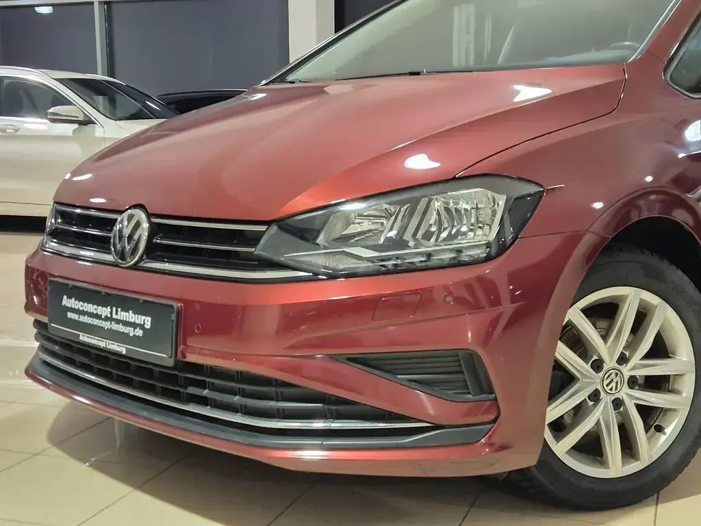 Gebraucht VW Golf VII Comfortline 116 PS (85 kW) 2020 Rot Van / Kleinbus