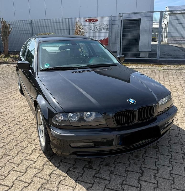 Gebraucht BMW 320 Basis 150 PS (110 kW) 1998 Schwarz Limousine