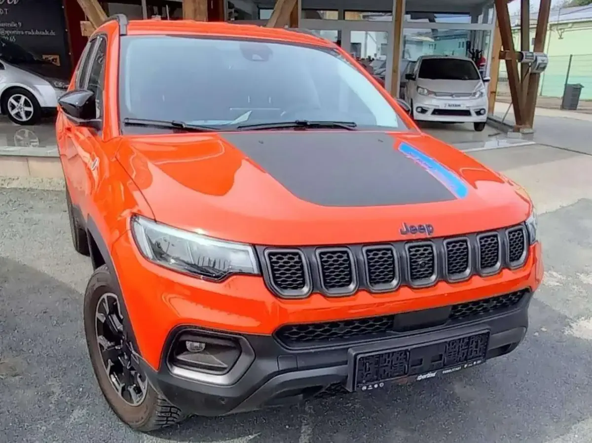 Gebraucht Jeep Compass Trailhawk 241 PS (177 kW) 2022 Rot SUV
